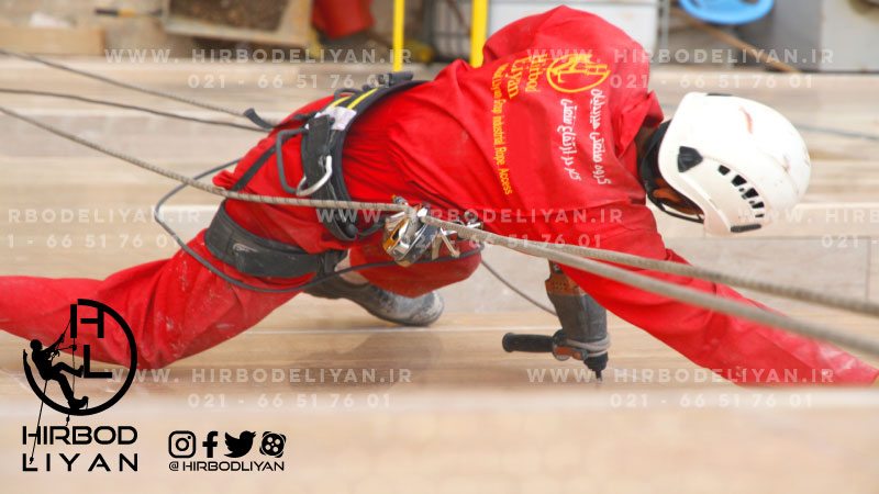 تقویت و مفاوم سازی سنگ نما : با سیستم های دسترسی با طناب صنعتی (industrial rope access)